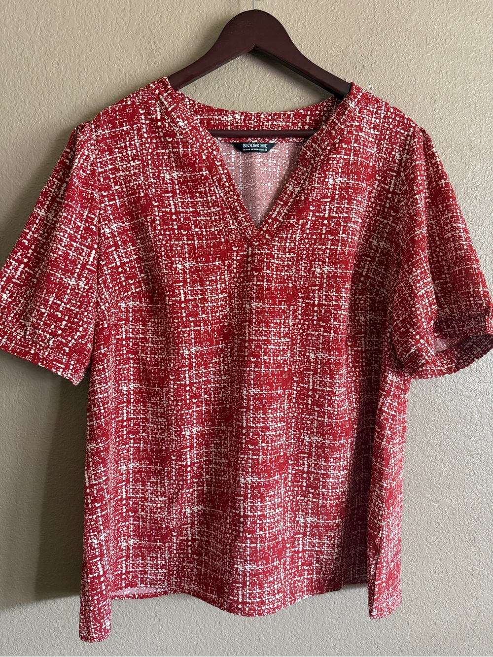 Bloomchic Red V-Neck Short Sleeve Blouse Size 14-16